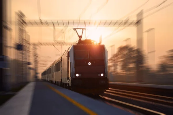 Passenger Train Fast Passing Railroad Station Railway Sunrise Blur Effect — Stock fotografie