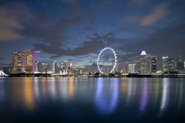 Cityscape Osvětleného Moderního Města Noci Městská Silueta Singapuru — Stock fotografie