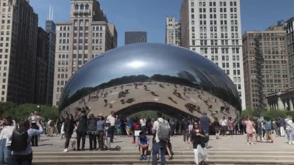 Чикаго Иллинойс Сша Мая 2022 Промежуток Времени Людей Вокруг Скульптуры — стоковое видео