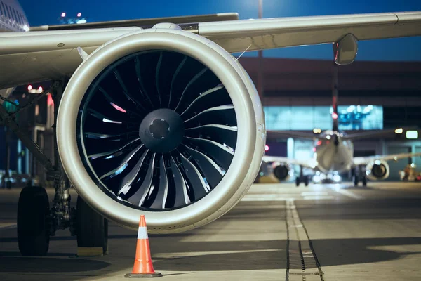 Close Jet Engine Plane Airport Preparation Airplane Night Flight — Stockfoto