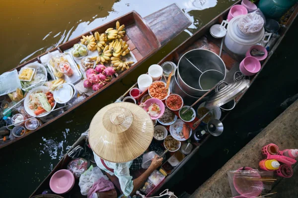 Selective Focus Hat Vendor Boat Traditional Floating Market Damnoen Saduak — Stock Photo, Image