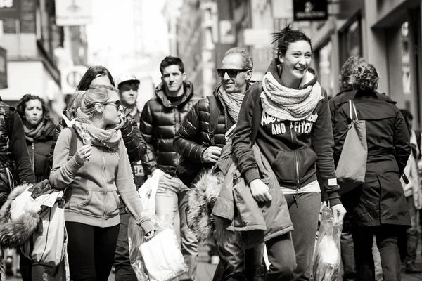 Smiling woman in the crowd, Amsterdam — Stock Photo, Image