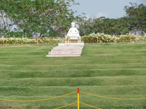 Estátua de Sant Tukaram em Anand-Sagar, Shegaon — Fotografia de Stock