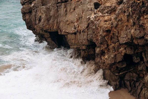 Természet Óceánhullámok Sziklák Szurdokában Portugália — Stock Fotó