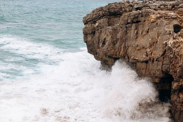 Příroda Oceánské Vlny Roklině Skal Portugalsko — Stock fotografie