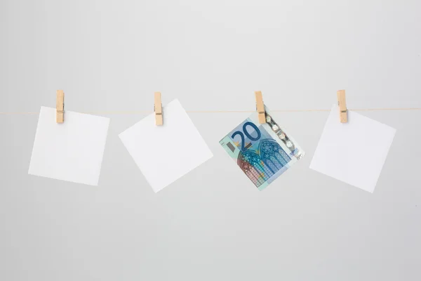 Tre vita toner och en tjugo eurosedel — Stockfoto