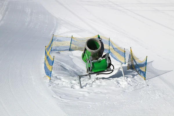 Grön snö kanon — Stockfoto