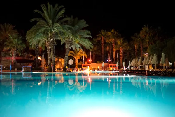 Resort de vacaciones por la noche —  Fotos de Stock