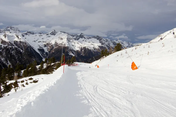 Pista de esquí soleada —  Fotos de Stock