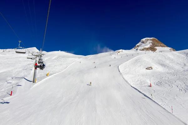 Piste de ski et ciel dégagé — Photo