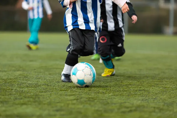 Deux jeunes footballeurs — Stok fotoğraf