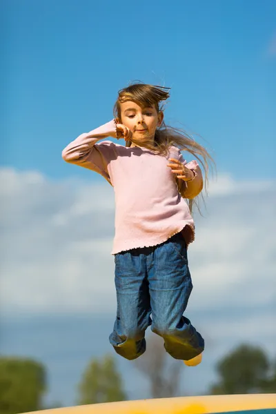 Salto menina — Fotografia de Stock