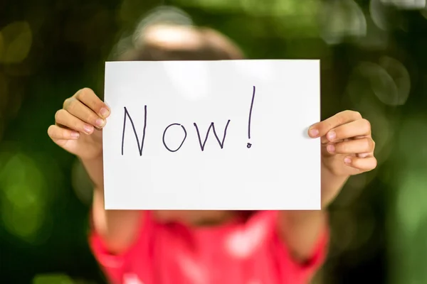 Girl with Now sign — Stock Photo, Image