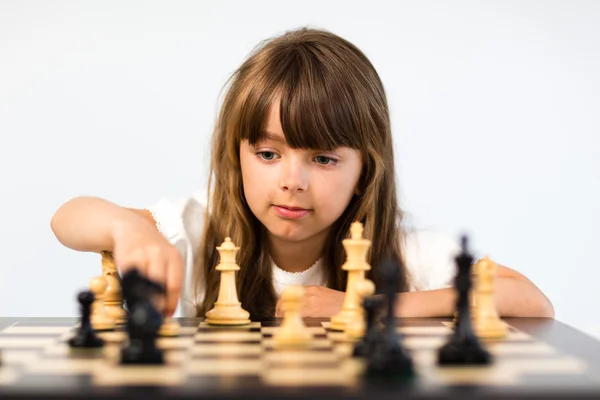 Satranç oynayan kız — Stok fotoğraf