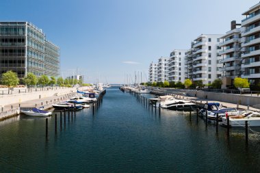 Marina ve ofis binaları