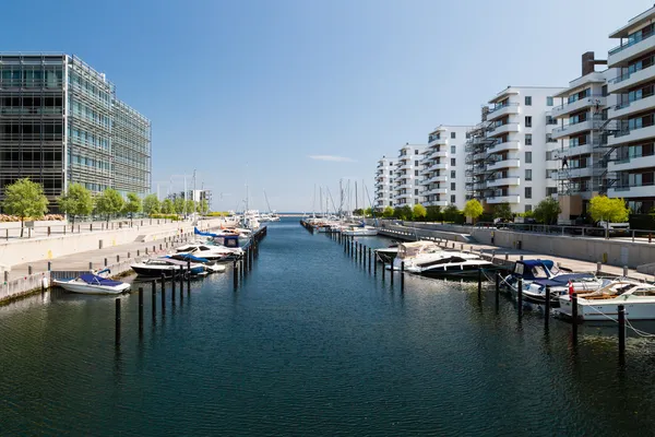 Marina en bureaugebouwen — Stockfoto