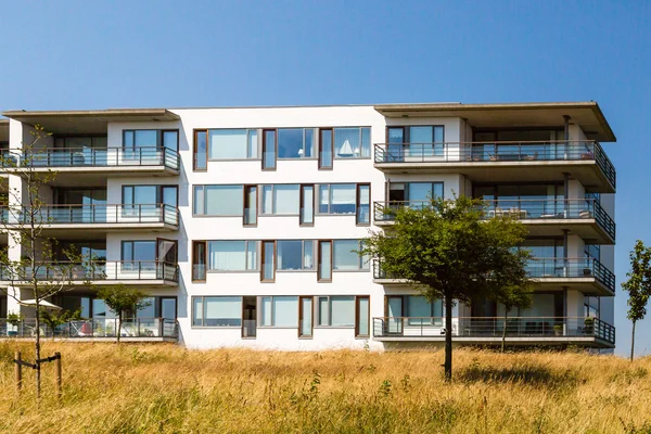 Modern appartementencomplex — Stockfoto