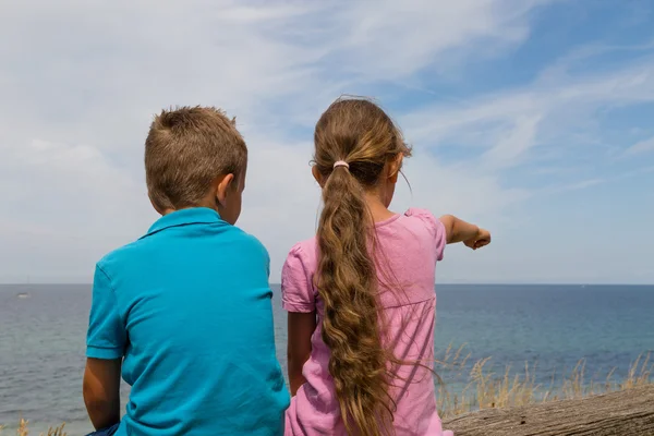 Kids taking a break — Stock Photo, Image