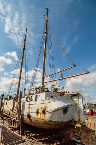 Large sailing boat in dock — Stock Photo, Image