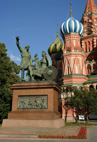 Monumento al ciudadano Minin y al príncipe Pozharsky — Foto de Stock