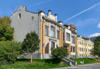 V.V. 'nin eski güzel köşkü. Pravdina, 1908 yılında Moskova Sanat Nouveau stilinde Sadovaya-Sukharevskaya Caddesi 'nde inşa edilmiştir.