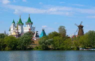 İzmailovo 'daki Kremlin Kuleleri eski tarz, tarihi eser olan Moskova, Rusya - 15 Ağustos 2021