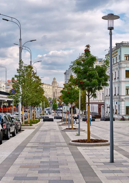 Fußgängerzone Mit Steinplatten Verlegter Bürgersteig Entlang Der Sadowaja Samotechnaja Straße — Stockfoto