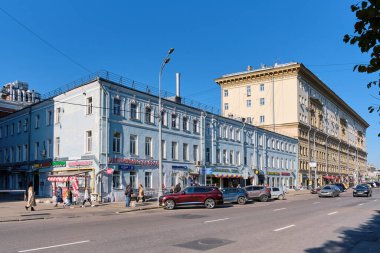Tsvetnoy Bulvarı, 1917 'de inşa edilen üç katlı eski bir belediye binası: Moskova, Rusya - 06 Ekim 2021