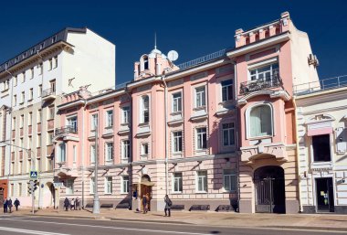 V.I. 'ın eski kazançlı evi. Zhdanovsky, 1898 'de inşa edilen, şu anda Ingosstrakh' ın bulunduğu bina: Moskova, Rusya - 06 Ekim 2021