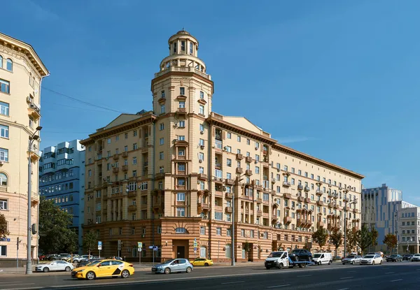 Plac Malaja Sucharewska Widok Wielopiętrowy Budynek Mieszkalny Zbudowany 1951 Roku — Zdjęcie stockowe