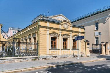 Moskova 'daki Puşkin Kütüphanesi-okuma evinin doğu binası, 1856-1857, mimari anıt: Moskova, Rusya - 09 Ağustos 2021