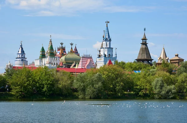 Kreml Izmailovo Nad Jeziorem Nowoczesne Centrum Kultury Rozrywki Punkt Orientacyjny — Zdjęcie stockowe