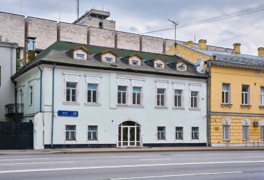 Eski bir malikane, 1917 'de inşa edilmiş, şu anda bir iş merkezi barındırıyor: Moskova, Rusya - 13 Eylül 2021