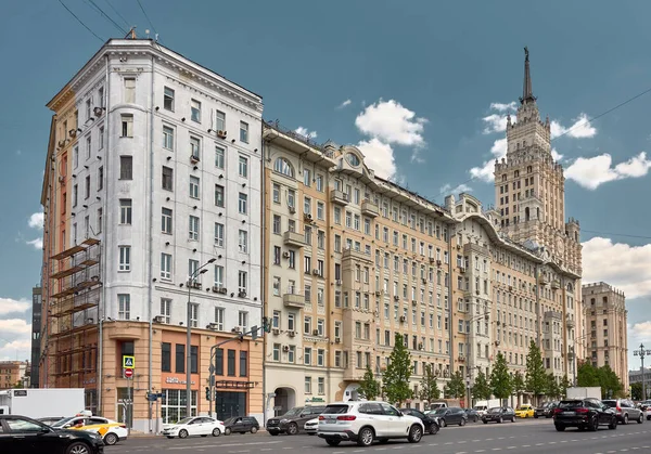 奥立克和伏特加酒制造商F 以前的收入机构概览Afremov Landmark Moscow Russia May 2021 免版税图库图片