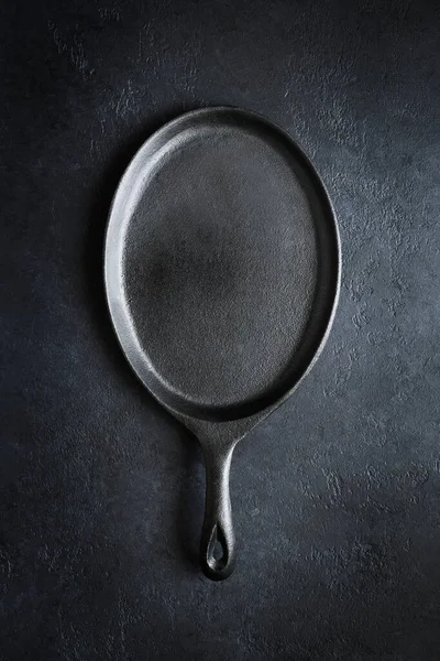 Boş oval döküm demir tava koyu levha arka gong, üst görünüm