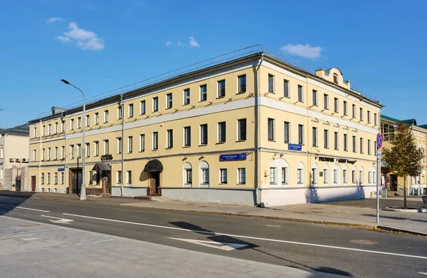 View Old Three Story Building 1917 Which Currently Houses Hotel — Foto Stock