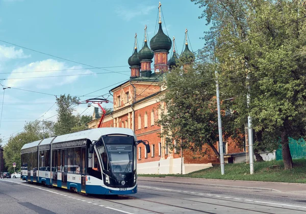 Modern Tram Runs City Street Background Andreevsky Courtyard Stylized Moscow — Stockfoto