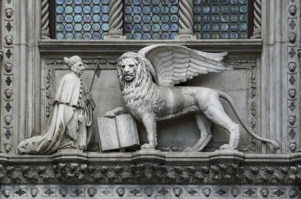 The doge of venice and lion — Stock Photo, Image