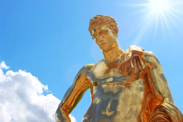 Golden Statue Man Sky — Stock Photo, Image