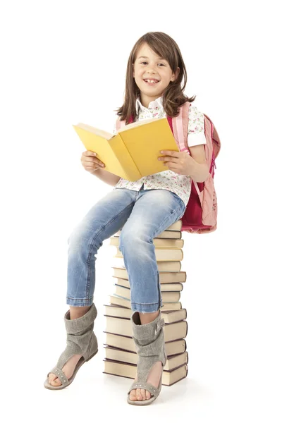 Kitap sırt çantası ile kız öğrenci — Stok fotoğraf