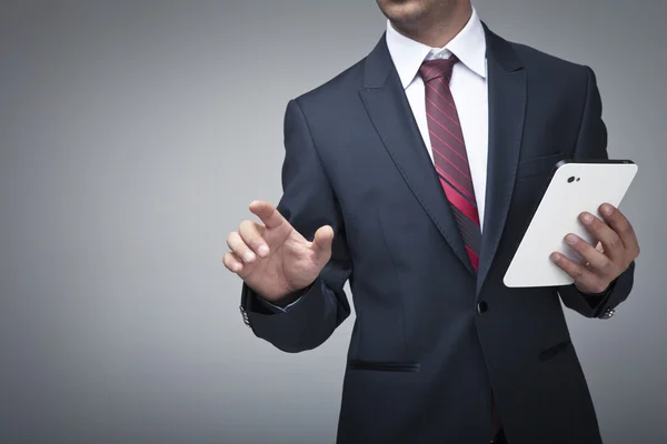 bir dokunmatik ekran arayüzü iterek el