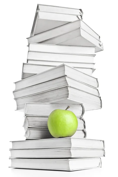 Offenes Buch und Apfel — Stockfoto