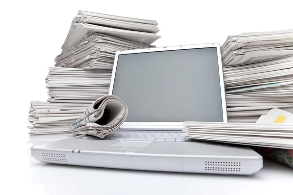 Laptop and Business jornal — Fotografia de Stock