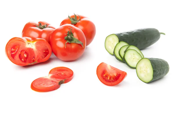 Frische Tomaten und Gurken — Stockfoto