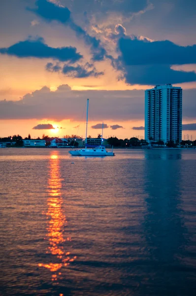 Ondergaande zon — Stockfoto