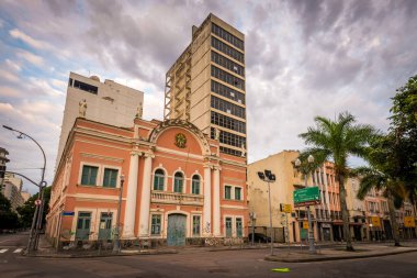 Rio de Janeiro, Brezilya - 26 Ekim 2021: Brezilya Güzel Sanatlar Derneği binası şehir merkezinde. 2010 ve 2014 yılları arasında yenilenen şehir, kentin dönüm noktasıdır..