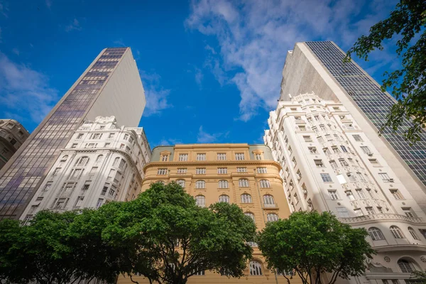 Κτίρια Και Δέντρα Στην Πλατεία Cinelandia Στο Ρίο Ντε Τζανέιρο — Φωτογραφία Αρχείου