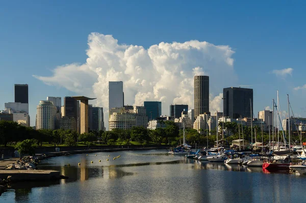 Marina da Gloria 'dan Rio de Janeiro şehir merkezinin manzarası