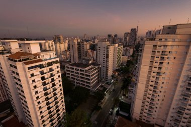 Gün doğumuna kadar Sao Paulo Binalarının Hava Görünümü