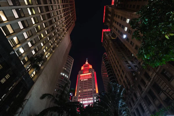 Edificio Farol Santander Ilumina Con Luces Rojas Por Noche Ciudad —  Fotos de Stock